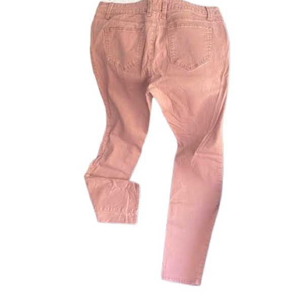 Wmn’s Rose Colored No Boundries Jeans - Picture 2 of 5